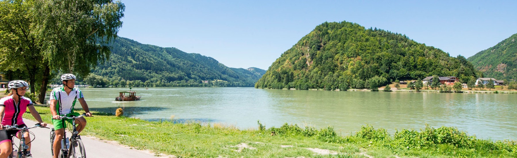 Fietsers langs de Donau